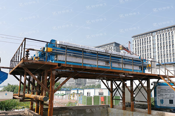 污泥壓濾機(jī)運(yùn)行中這三點(diǎn)解決了，還怕運(yùn)行中跑偏嗎？